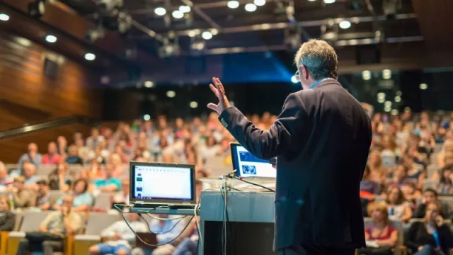 ¿Producís un evento? Gestionalo con Fanz, la ticketera que utiliza IA para la venta de entradas (con dominio de tu empresa y diseño 3D)