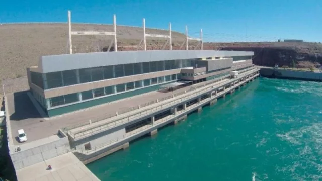 El gobierno de Javier Milei anuncia la venta de 4 centrales hidroeléctricas en el Comahue