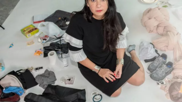 Lo cotidiano como arte: qué significa para Paula Zuccotti nuestra relación con los objetos que usamos todos los días