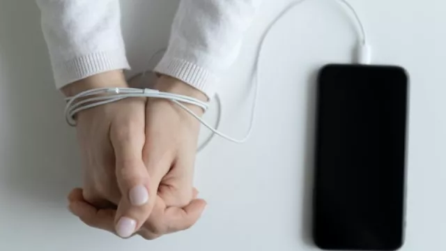 Nomofobia: miedo irracional a estar desconectado del celular (25% de los argentinos cree que es más importante que su familia)