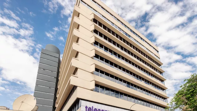 Telecomunicaciones: el Gobierno denunció una deuda millonaria y Telecom le contestó