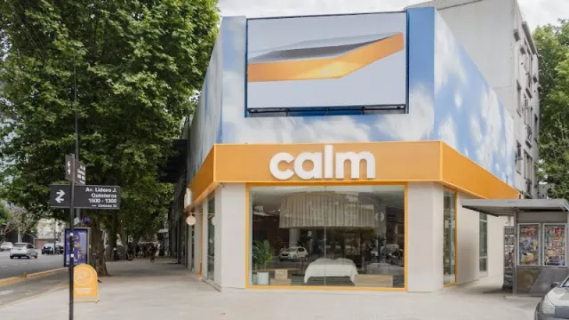 Mucho más que un colchón en caja: cómo es el modelo de negocios de Calm, la marca que va por su cuarto local (con “Siestario” incluído)