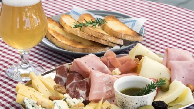 Universo Gluten Free y Parador Corona se unen para una noche libre de gluten (y presentan la nueva cerveza Michelob Ultra)