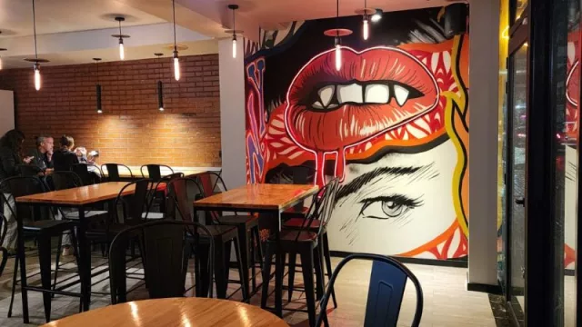 Hell´s Pizza inauguró su primera sucursal en Tandil (un espacio para 40 comensales)