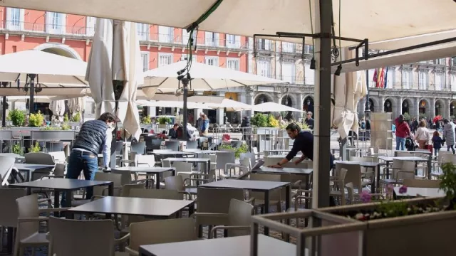 Restaurantes y alojamientos defienden que reducir la jornada supone "una pérdida de competitividad"