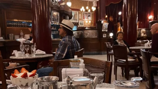 Café Tortoni en Buenos Aires (uno de los 10 más antiguos del mundo), ícono de la historia y la cultura de toda América