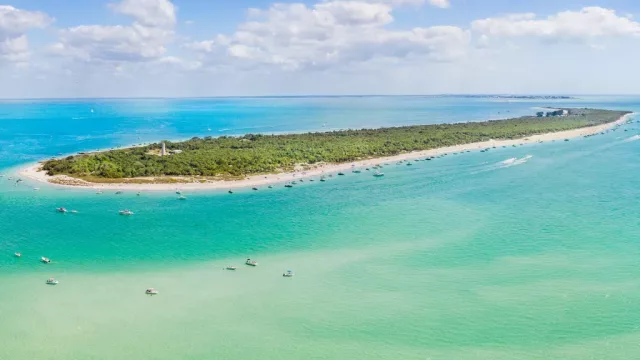 Fort DeSoto, Florida:  la joya histórica que es un boom para eventos corporativos, familiares, retiros y turismo acuático