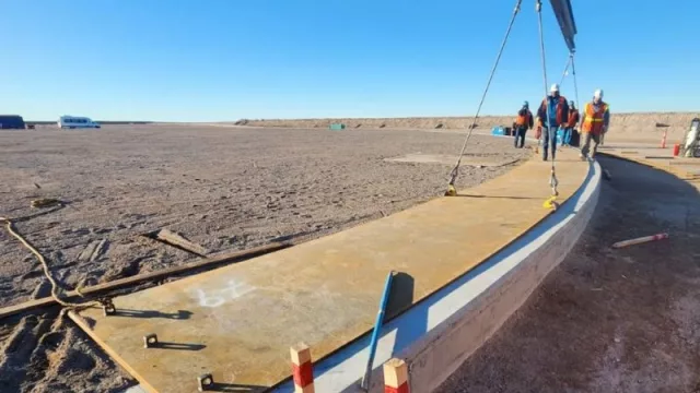 El puerto petrolero de Vaca Muerta Sur avanza con la construcción de sus primeros tanques en Río Negro