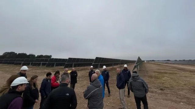 Autoridades recorrieron el Parque Solar Fotovoltaico Antü Mamüll en Victorica