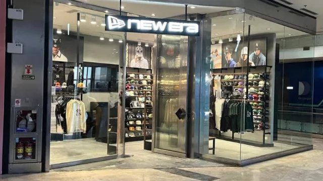 New Era inauguró su tienda N° 100 en Latinoamérica (en el DOT Baires Shopping)