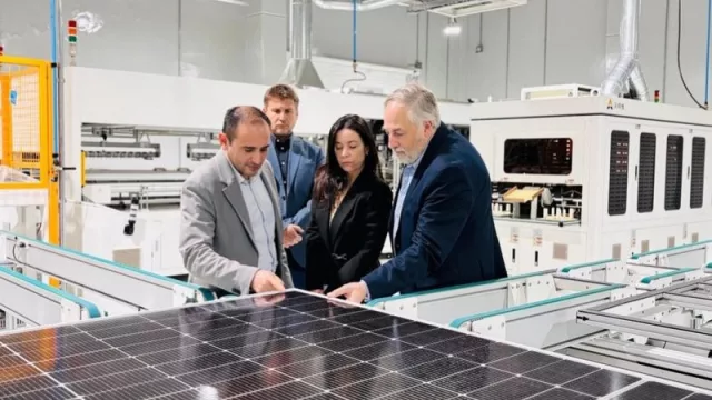 Energía limpia con impacto federal: alianza entre EPSE y Grupo Petersen para abastecer bancos con energía solar