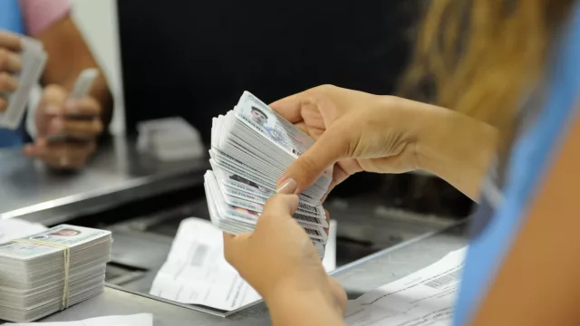 Los bebés clase 2025 ya tienen DNI con 70 millones (la guía definitiva para saber cuánto años tiene una persona según su documento)