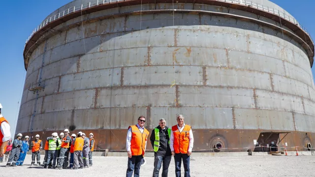 Vaca Muerta Oil Sur: Rolando Figueroa, Alberto Weretilneck y Horacio Marín supervisaron avances en Punta Colorada