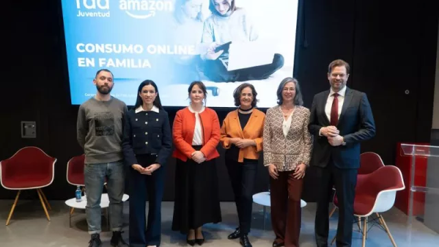 El 98% de las familias españolas supervisa las compras online de sus hijos e hijas adolescentes, según un estudio de Fad Juventud y Amazon