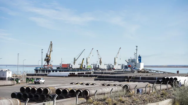 Vaca Muerta Oil Sur sumó un nuevo hito: llegaron a Río Negro las dos monoboyas para exportar petróleo